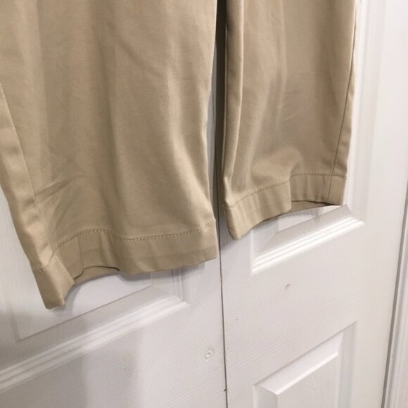 St. Johns Bay Khaki Capri's - Picture 4 of 7